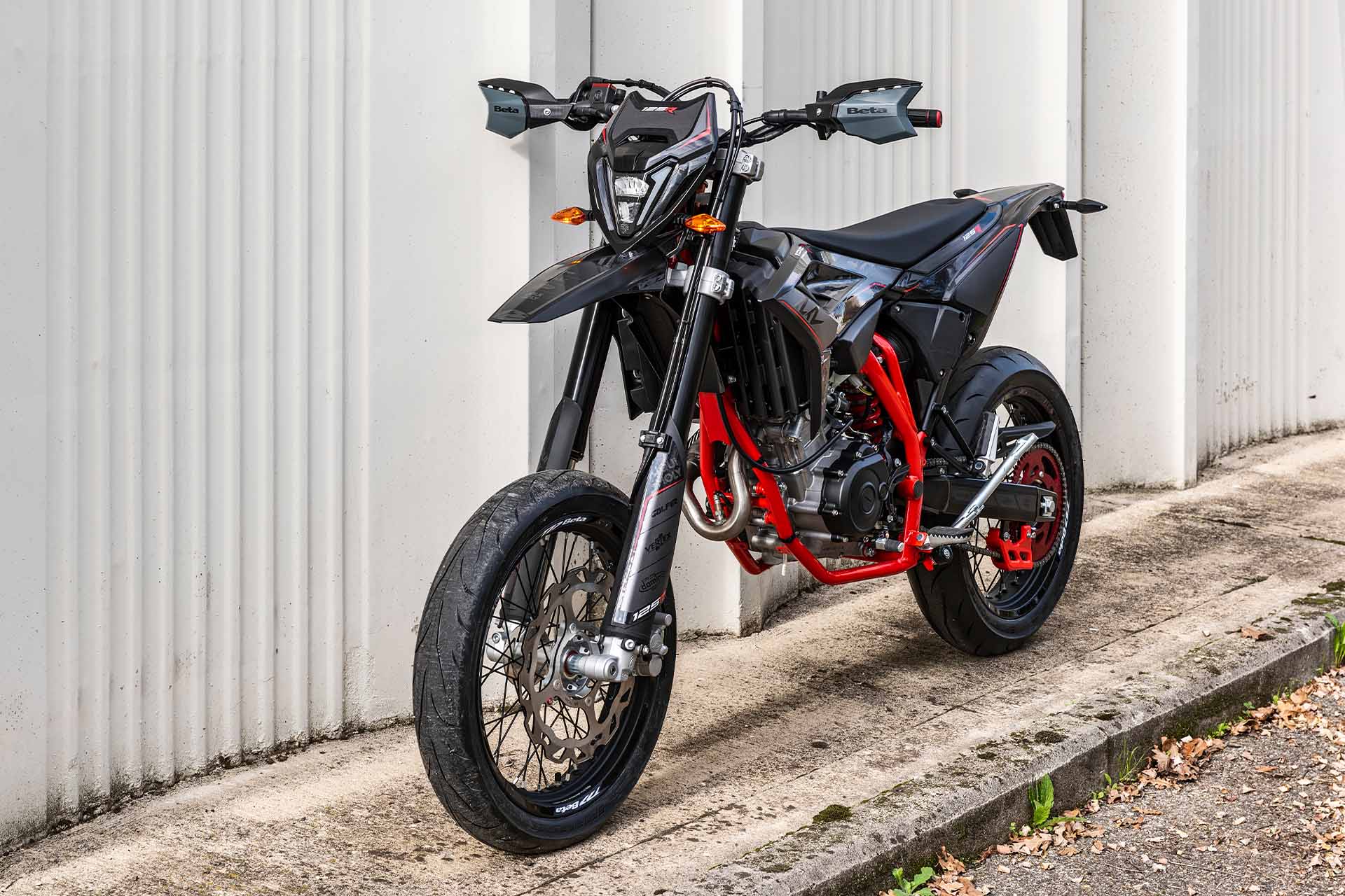 BETA RR Motard 4 T 125 R vorne